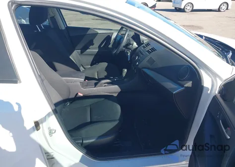 2013 Mazda Mazda3 I Touring z USA, uszkodzony, nr VIN JM1BL1V8XD1710799